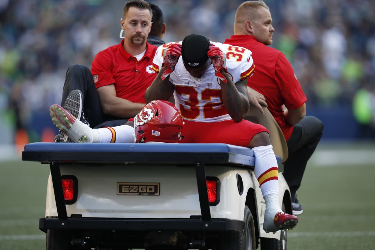 <b>SPENCER WARE – RB, Kansas City Chiefs</b>
<br>Los Chiefs dejaron ir a un histórico como Jamaal Charles porque confiaban en que Ware podría asumir la carga en su lugar. Pero el corredor se lastimó y tuvo que tener cirugía de rodilla para terminar su temporada. Así que de forma fortuita se dio la oportunidad para el novato sensación Kareem Hunt.