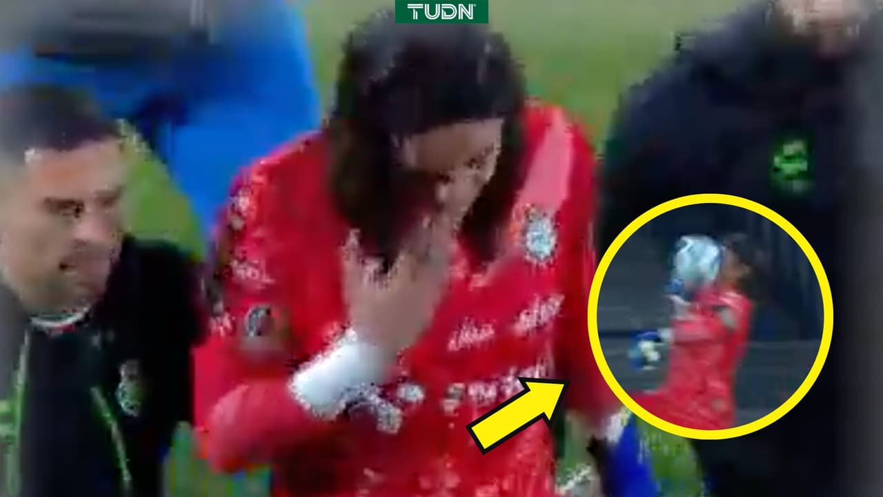 ¡Alerta! Así sale Carlos Acevedo tras golpe en el Pumas vs. Santos