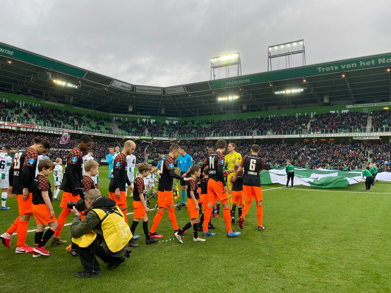 PSV mantiene la cuarta posición con 49 puntos, y aunque está en zona de Europa League, se encuentra lejos de la Champions.