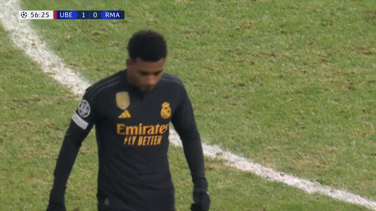 ¡TIRO ATAJADO! disparo por Rodrygo.