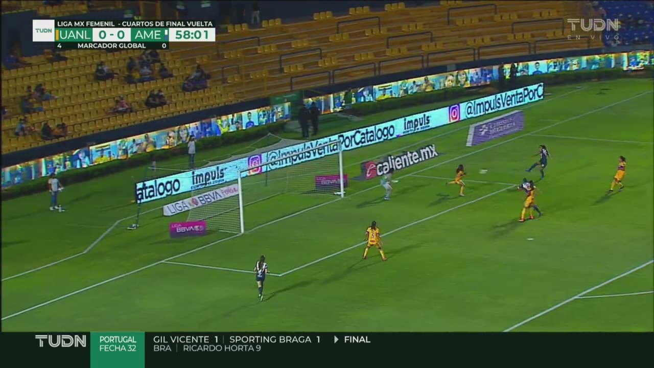 ¡Se luce Ofelia Solís! La portera ataja el zapatazo de Daniela Espinosa