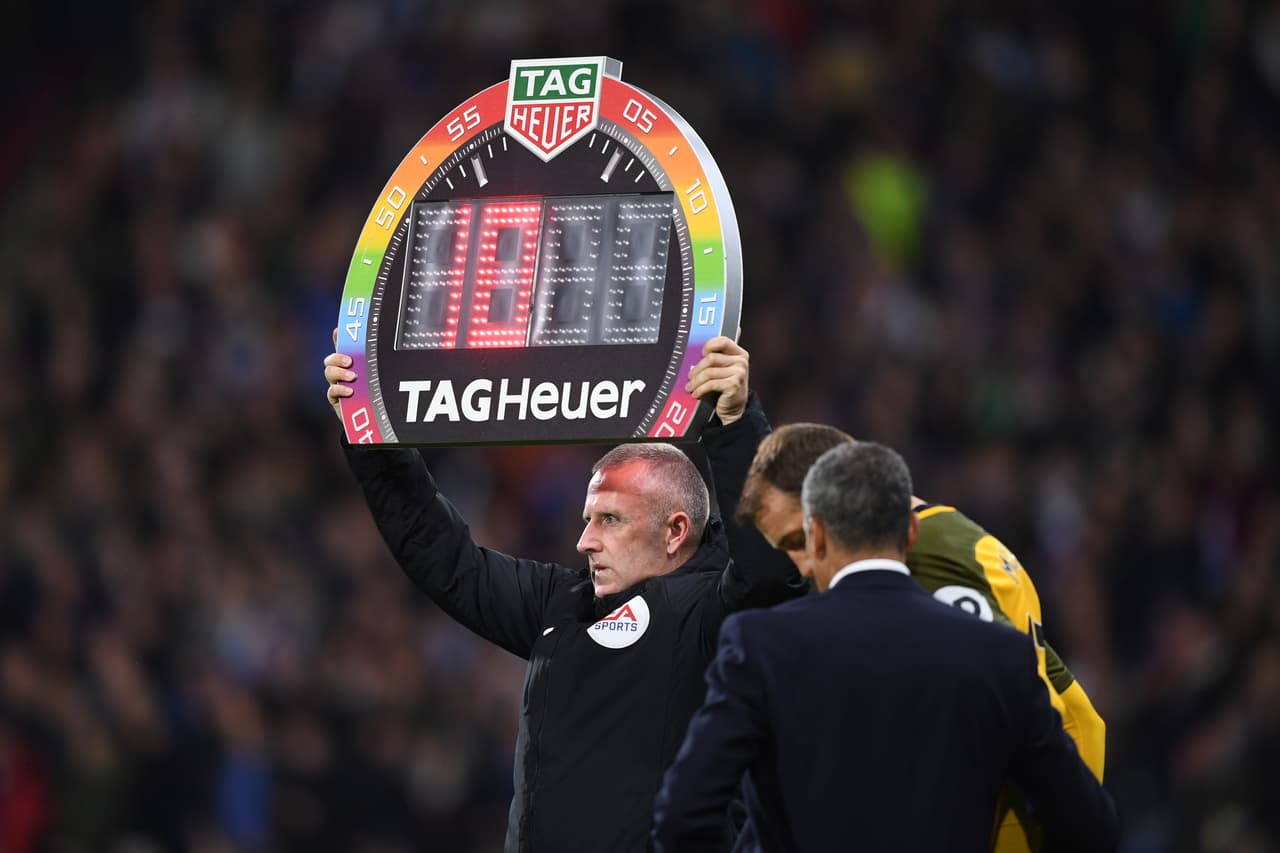 Hasta los tableros electrónicos contaron con la bandera.
