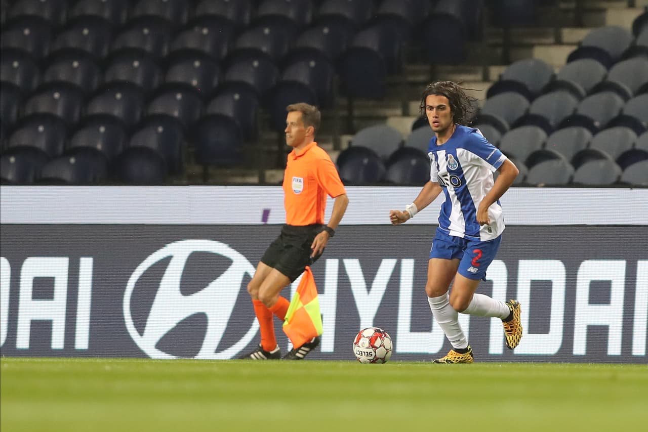Con doblete de Moussa Marega, gol de Sérgio Oliveira y Alex Telles, el Porto golea en casa al Boavista y se aleja a tres puntod del Benfica en la búsqueda del título.