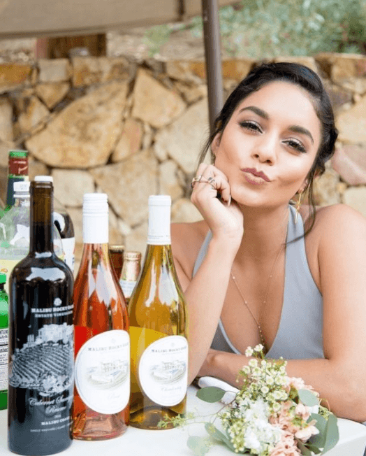 Su comida chatarra favorita son los Hot-cheetos y el ramen.