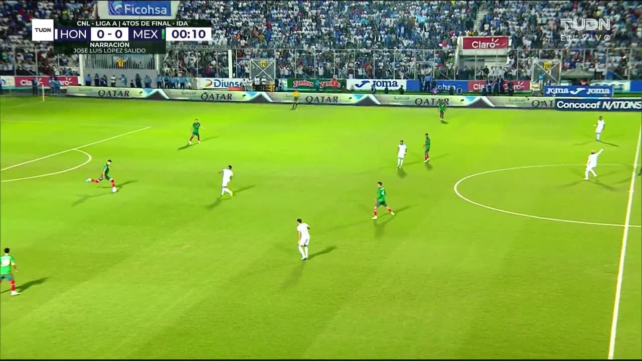 Arranca el partido y la pelota está en juego.