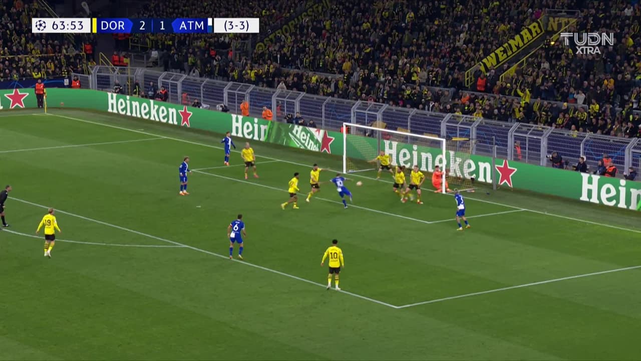 ¡TIRO ATAJADO! disparo por Rodrigo Riquelme.