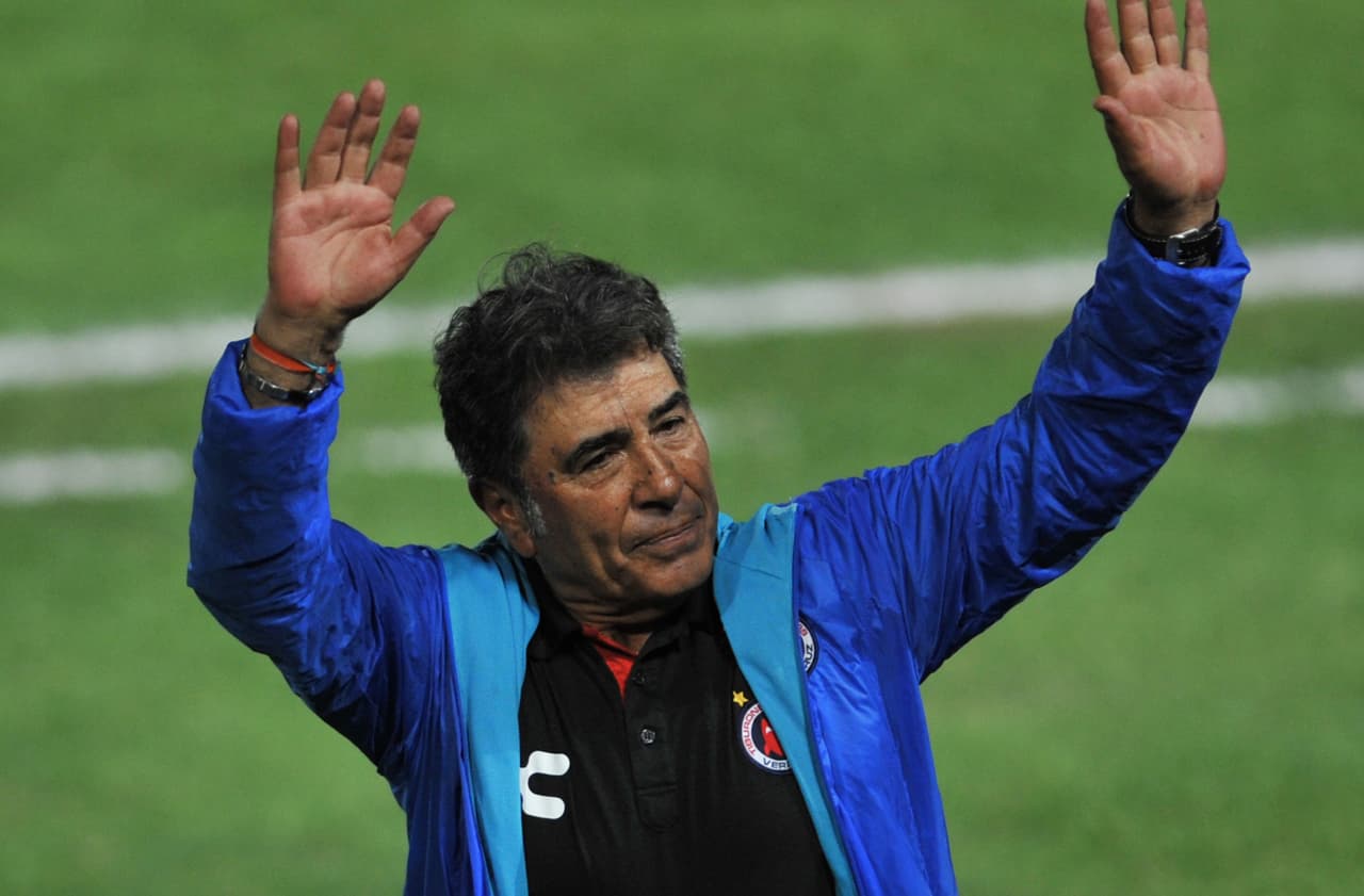 El 2015 marcó el regreso del chileno Carlos Reinoso al mapada de los directores técnicos en el fútbol mexicano que tras cuatro años sin dirigir en el fútbol mexicano, volvió a tener la máximo resposabilidad cuando Veracruz le dio la oportunidad de ser el entrenador en solitario para el Clausura 2015.