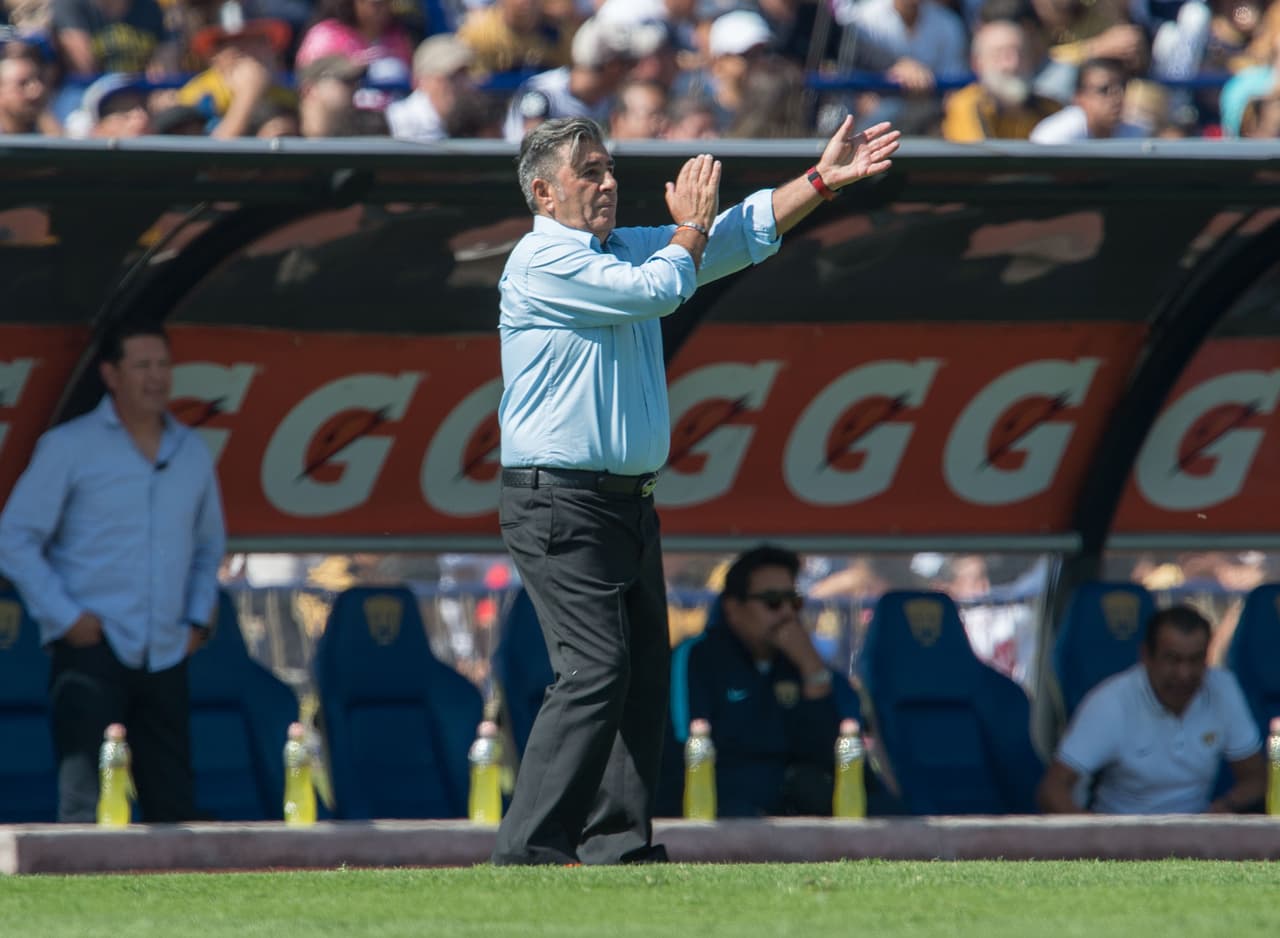 En la fase final volvieron a quedar eliminados empatando 1-1 el marcador global con el líder general Pumas, victoria de 1-0 en Veracruz y derrota por el mismo marcador en C.U., los Tiburones quedaron marginados por el criterio de desempate del lugar en la tabla, pero eso no lo quita al 'Maestro' su lugar como nominado a Regreso del Año en los Premios Deportes.