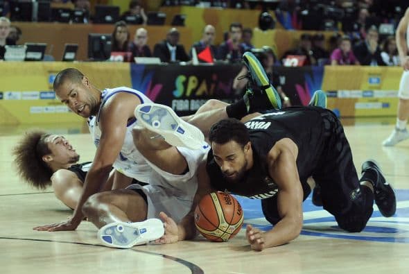 En un partido de garra y con emociones hasta el último segundo el equipo de Nueva Zelanda derrotó 67-65 a Finlandia.