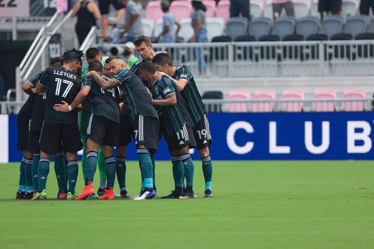 LA Galaxy consiguió una valiosa remontada con doblete de Chicharito para sumar sus primeros tres puntos de la Temporada 2021 de la MLS.