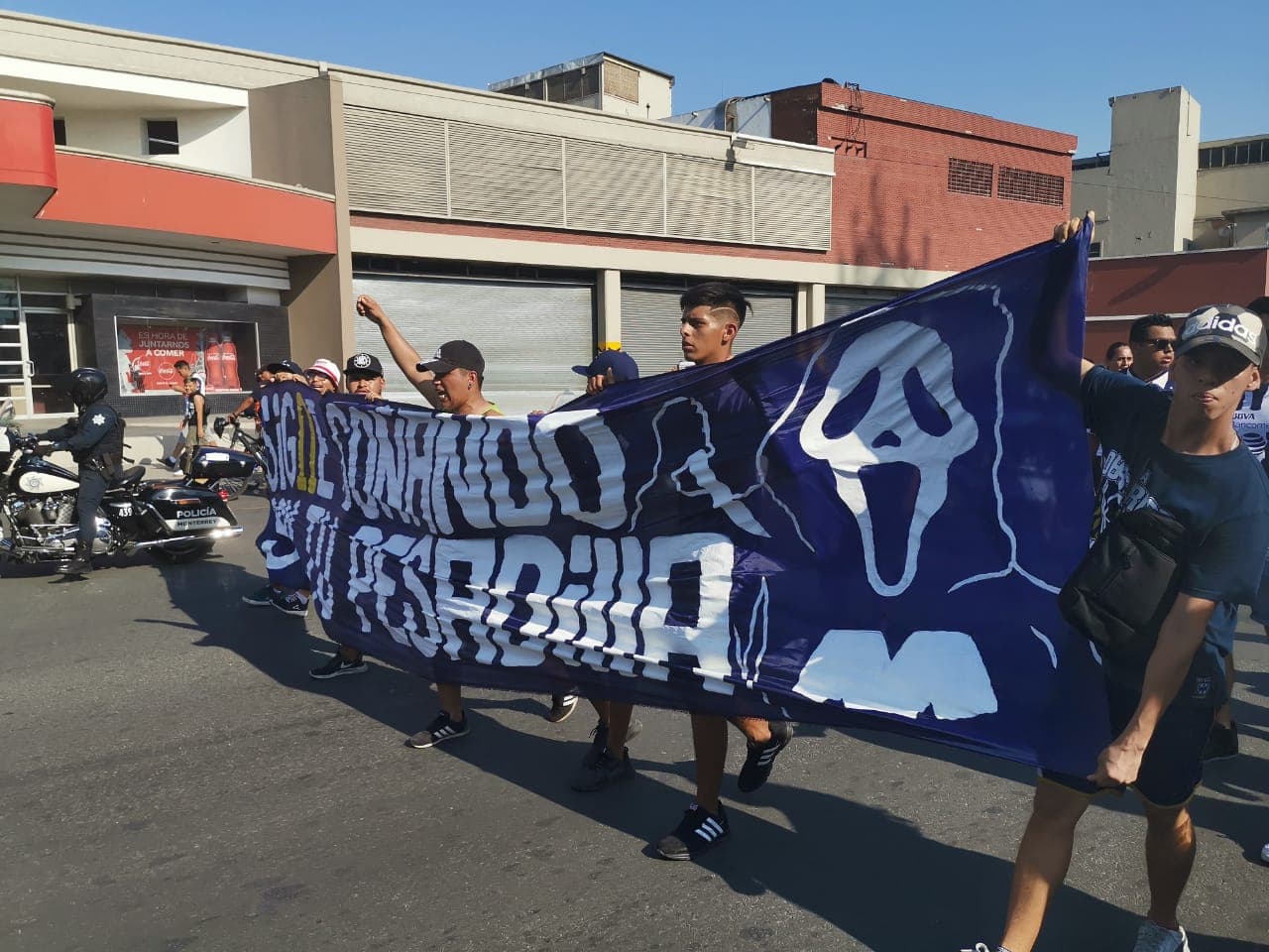 La afición de la "Pandilla" mostraba mucha unión.