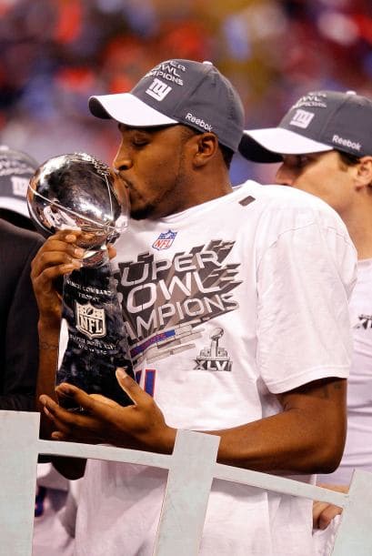 El profundo libre, Antrel Rolle besó el premio a una gran temporada.