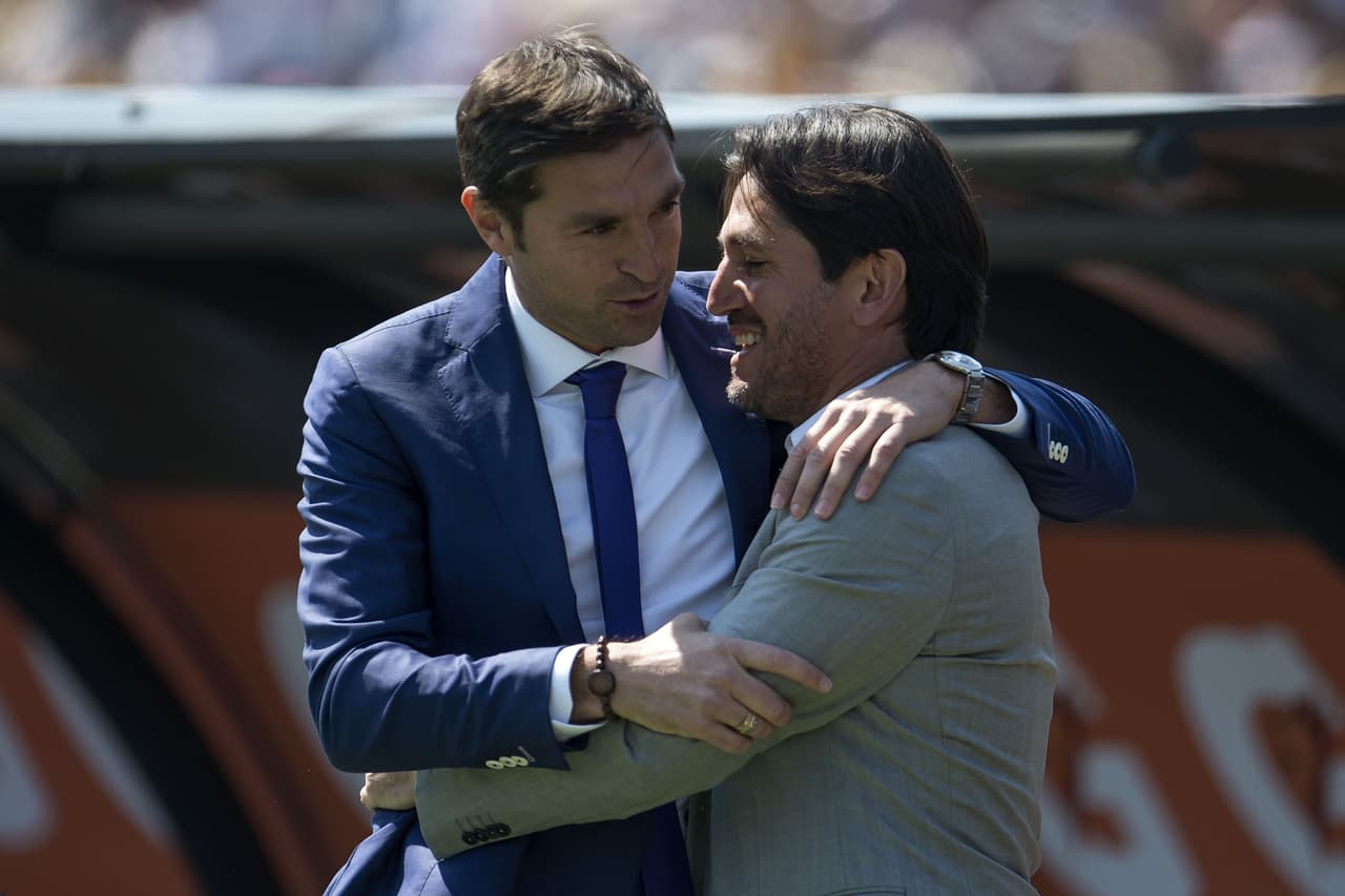 Fue el reencuentro de dos excompañeros de equipo y amigos como el técnico Diego Alonso, de Monterrey, y el de Pumas, Bruno Marioni.
