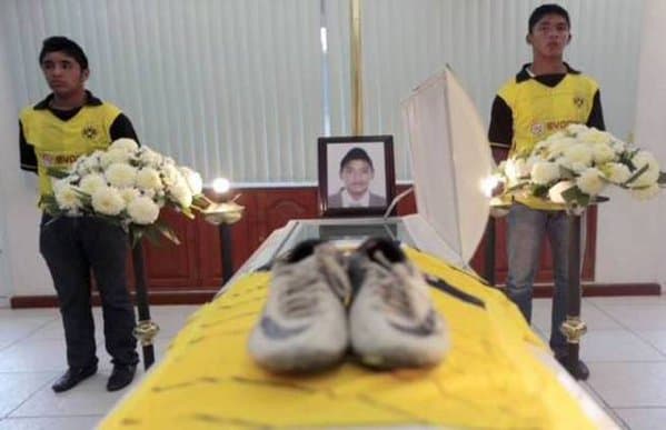 En el 2014 los Avispones de Chilpancingo, equipo de la tercera división del futbol mexicano, recibió un ataque por un comando armando vinculado al narcotráfico y la extorsión.