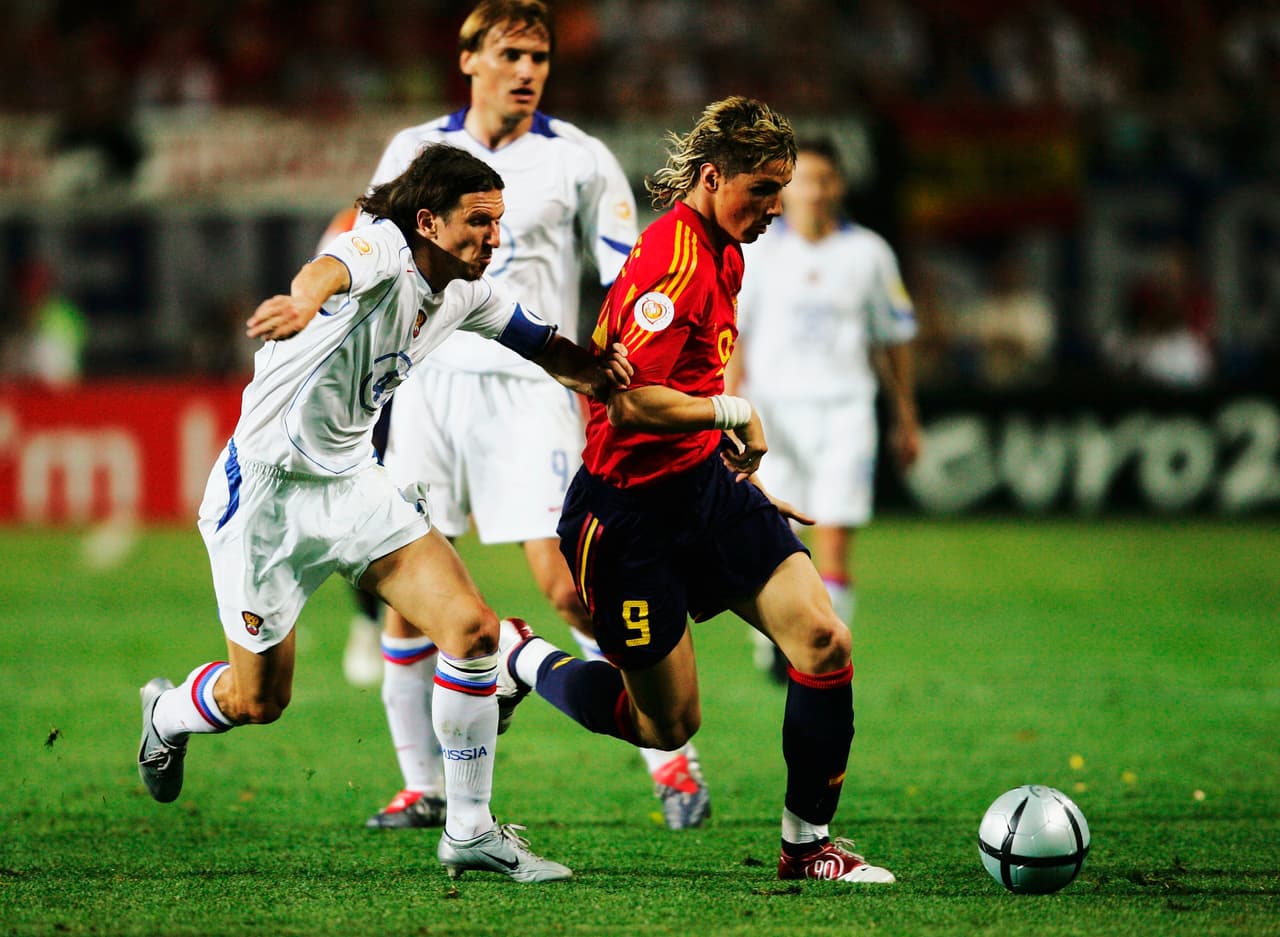 España venció fácilmente a los rusos con gol de Juan Carlos Valerón y buena actuación de Fernando Torres 'El Niño'.
