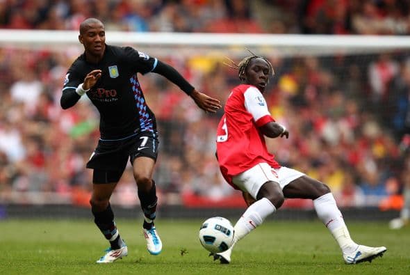 El Villa se puso en ventaja con dos anotaciones de Darren Bent.