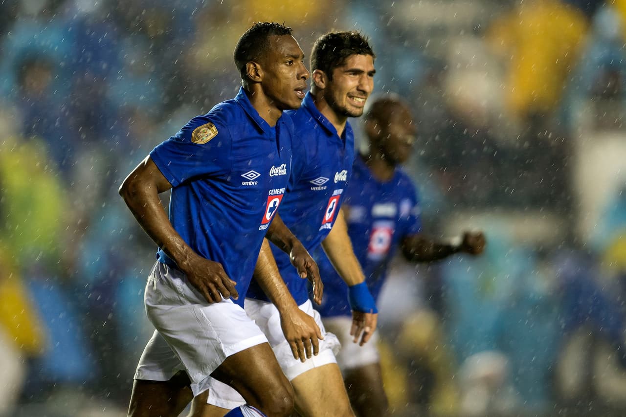 Yendo hacia atrás en la línea del tiempo, el enfrentamiento en el Clausura 2012 fue uno de los mejores encuentros del torneo ya que ninguno de los equipos se guardó nada.
