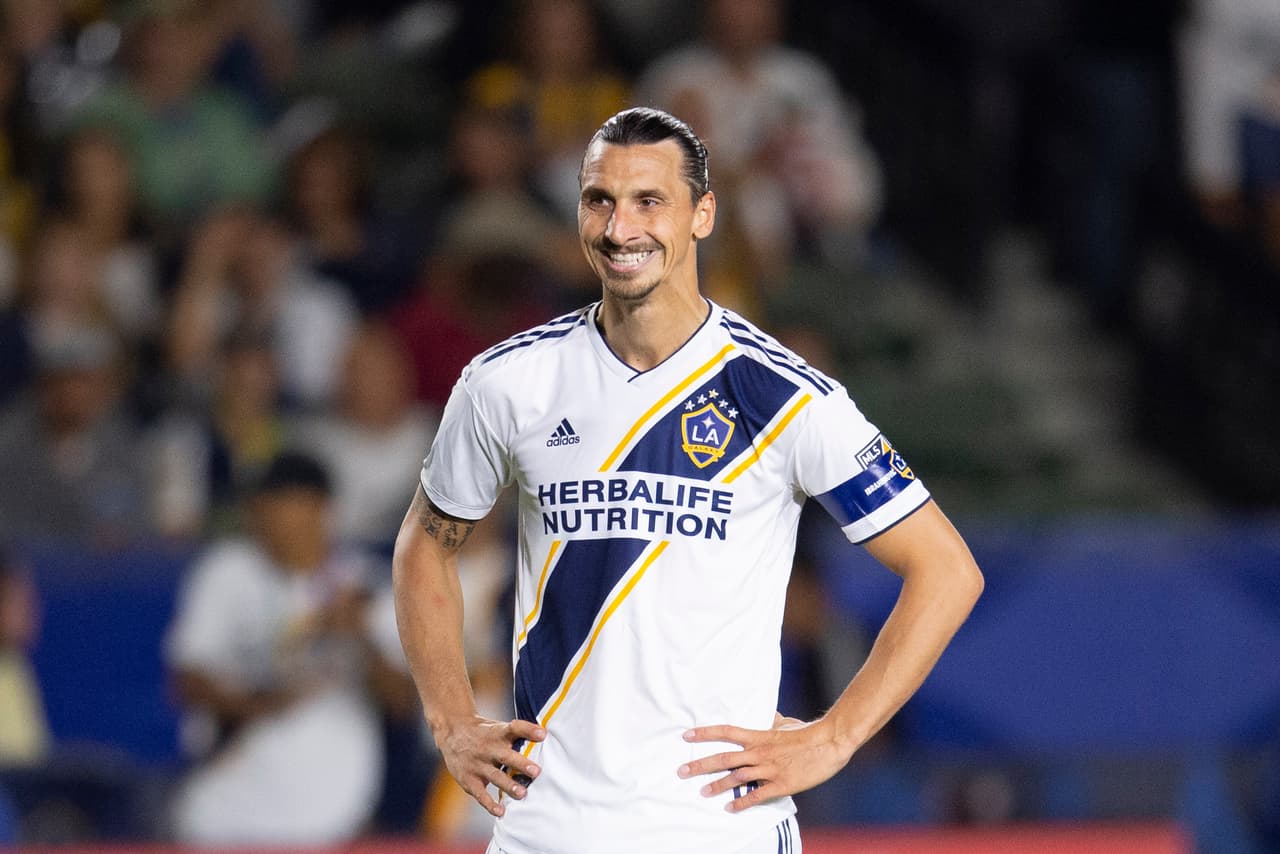 Premio sí, castigo no... Zlatan, nombrado Jugador de la Semana pese a agresión