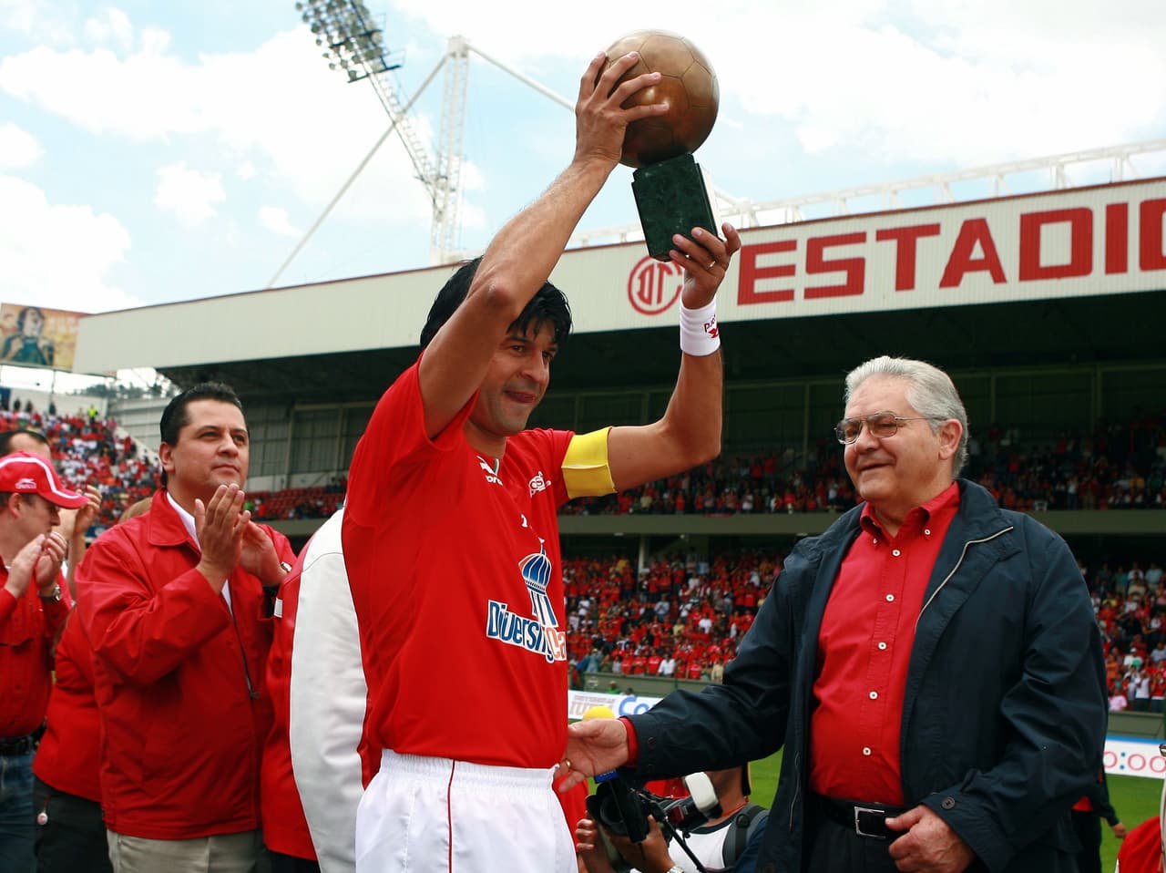José Saturnino Cardoso. El nacido en Nueva Italia, Paraguay, conquistó cuatro títulos de liga y cuatro títulos de goleo.