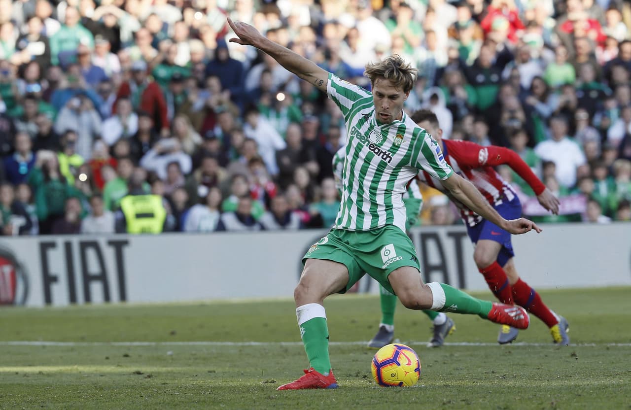 Entonces llegó un penalti a favor de Betis que fue ejecutado por Sergio Canales al minuto 20 del segundo tiempo.