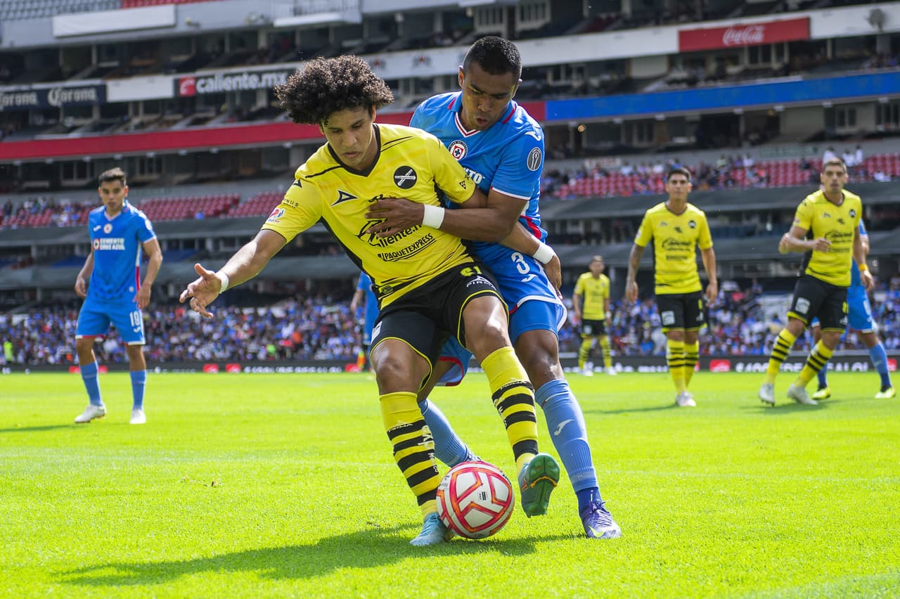 Cruz Azul logró un importante triunfo ante Mazatlán y se mantiene en la pelea por un boleto al Repechaje del Apertura 2022.