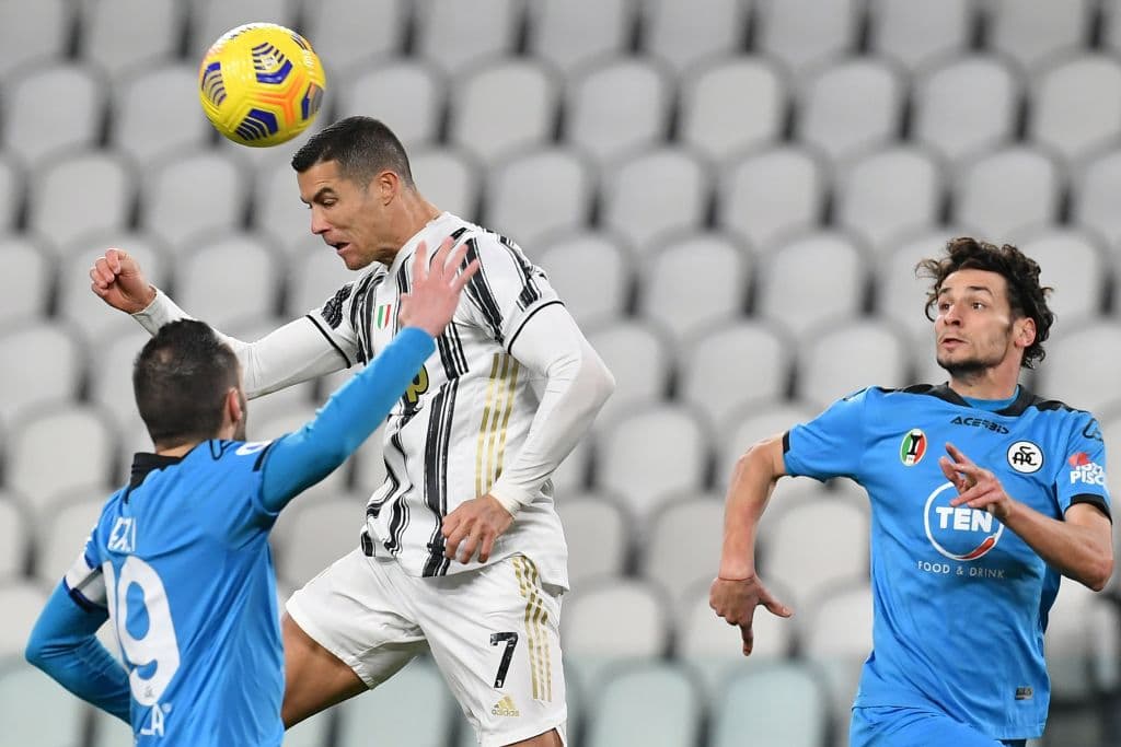 Inicia la Jornada 25 de la Serie A y la Juventus se impone al Spezia Calcio con un marcador de 3-0. Álvaro Morata abrió el marcador hasta la segunda parte del encuentro (62'), quien fue seguido por Federico Chiesa (71'). El tercer tanto cayó al minuto 89, y para cerrar con broche de oro, Cristiano Ronaldo empujó el balón con zurda para darle la victoria absoluta a la Vecchia Signora.