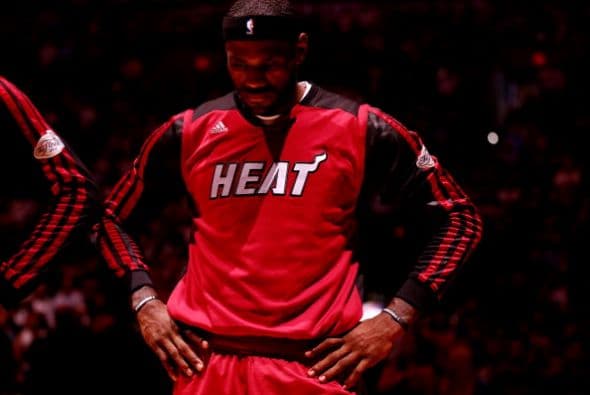 Todo o nada. Dispuestos a dejar la vida en la cancha San Antonio fue por su quinto campeonato mientras Miami buscaba salir de la mala racha 3-1 pese a que ningún equipo en la historia lo había logrado en una final. San Antonio apaleó a Miami.          