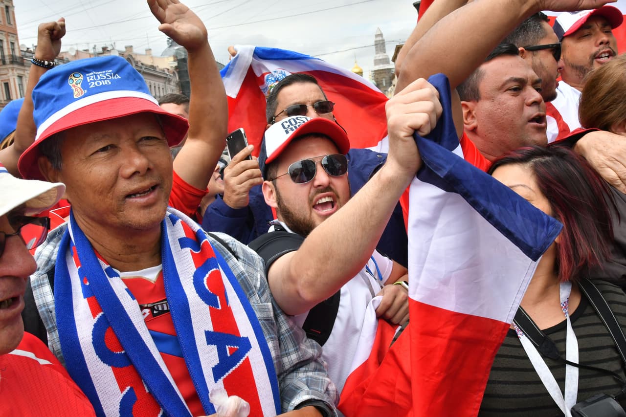 El colorido y el entusiasmo se apoderó de San Petersburgo en medio de la fiesta de los fanáticos de Brasil y Costa Rica por el segundo partido para cada uno en el grupo E del Mundial Rusia 2018.