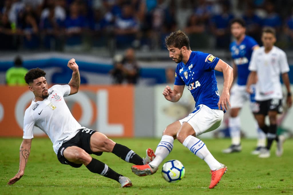 Por motivos de salud y baja de juego acabó a préstamo en el Cruzeiro de la Serie A de Brasil.