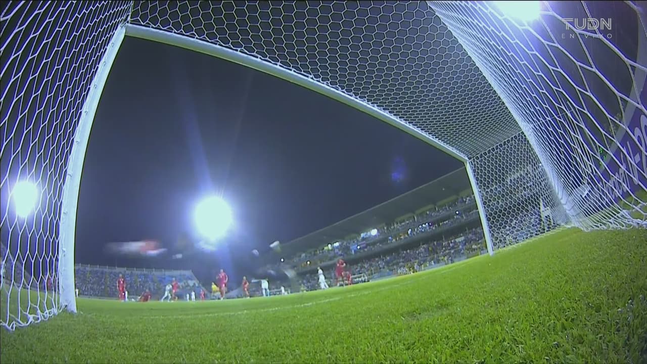 ¡Era el empate! Odín Ramos buscó la base del poste