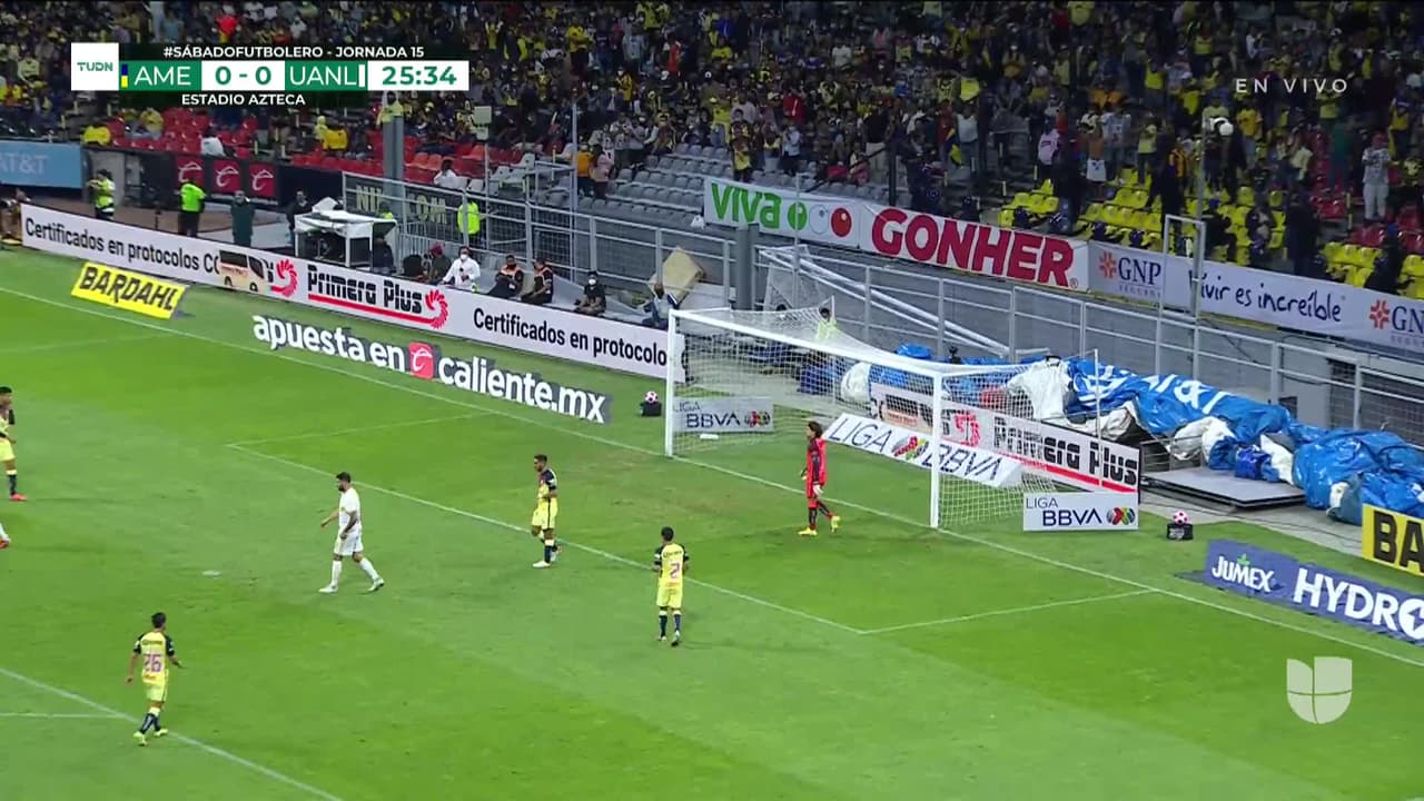 ¡TIRO ATAJADO! disparo por Javier Aquino.