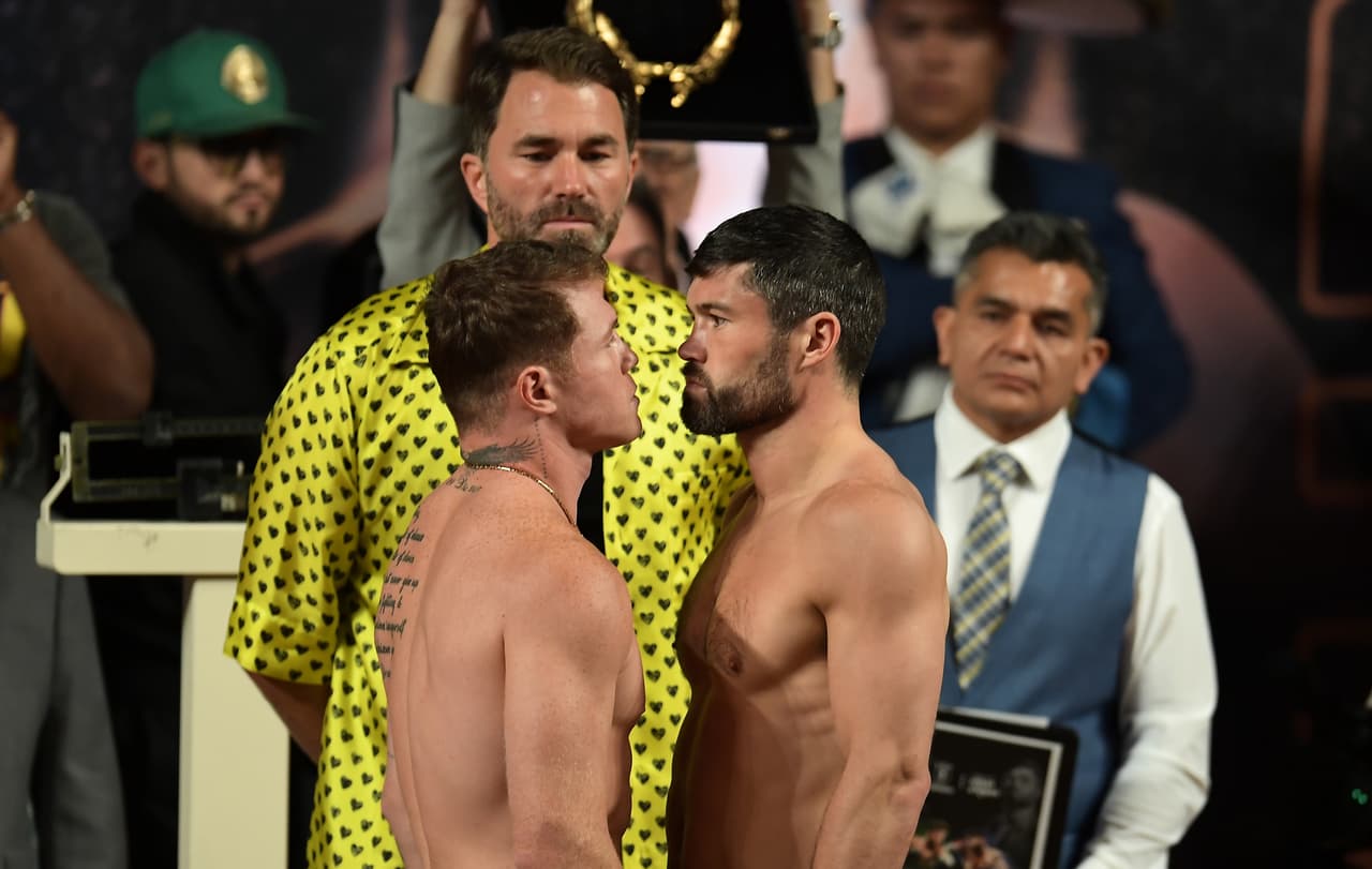 Canelo y John Ryder cumplen con el pesaje para su pelea en Guadalajara
