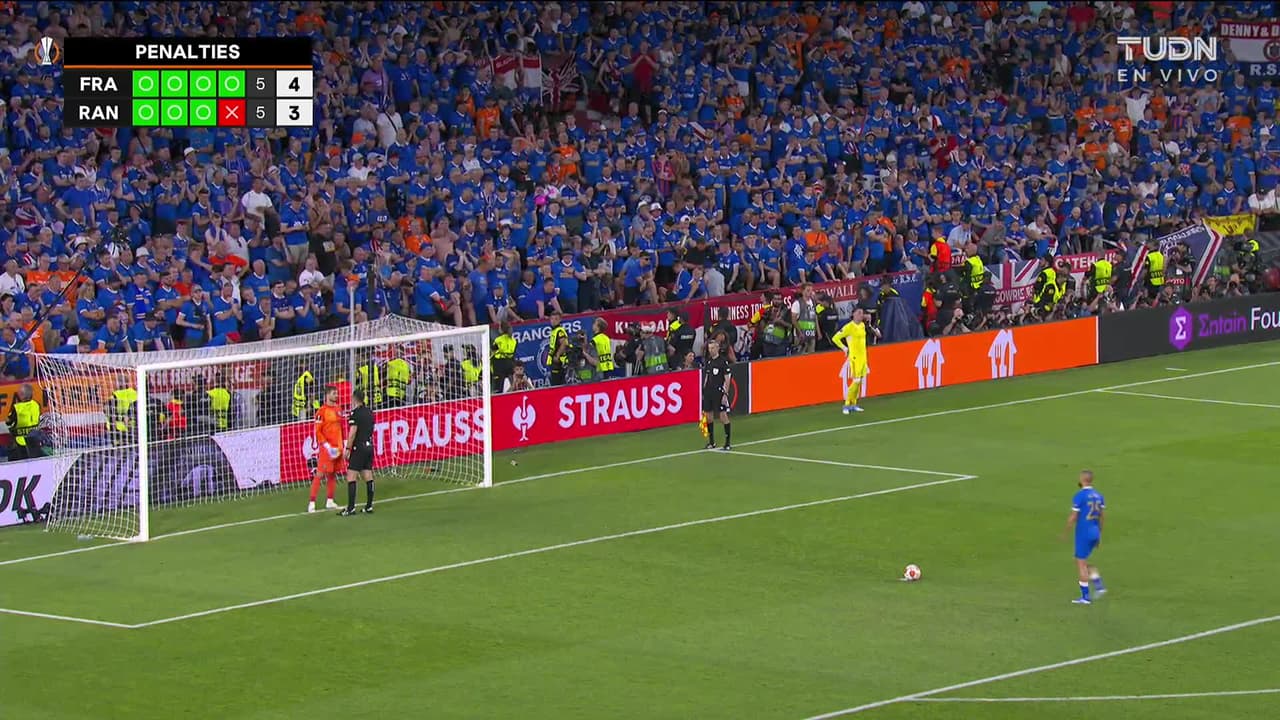 ¡GOL!  anota para Rangers. Kemar Roofe