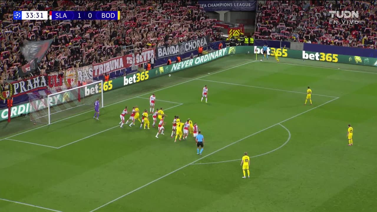 ¡TIRO ATAJADO! disparo por Håkon Evjen.