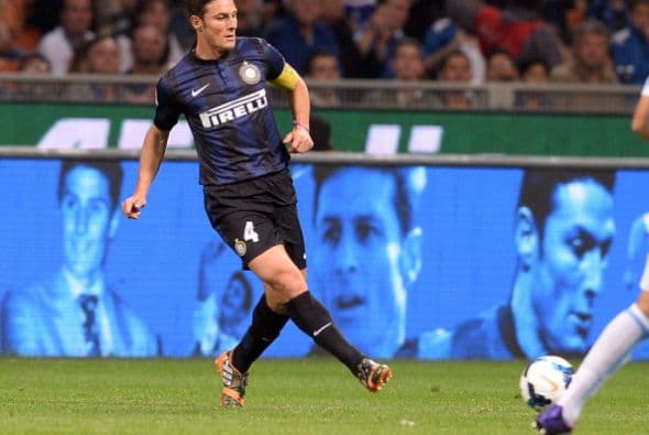 Zanetti, de 40 años, dijo adiós a los seguidores interistas en un recinto con una zona vacía debido a la sanción de la justicia deportiva italiana.