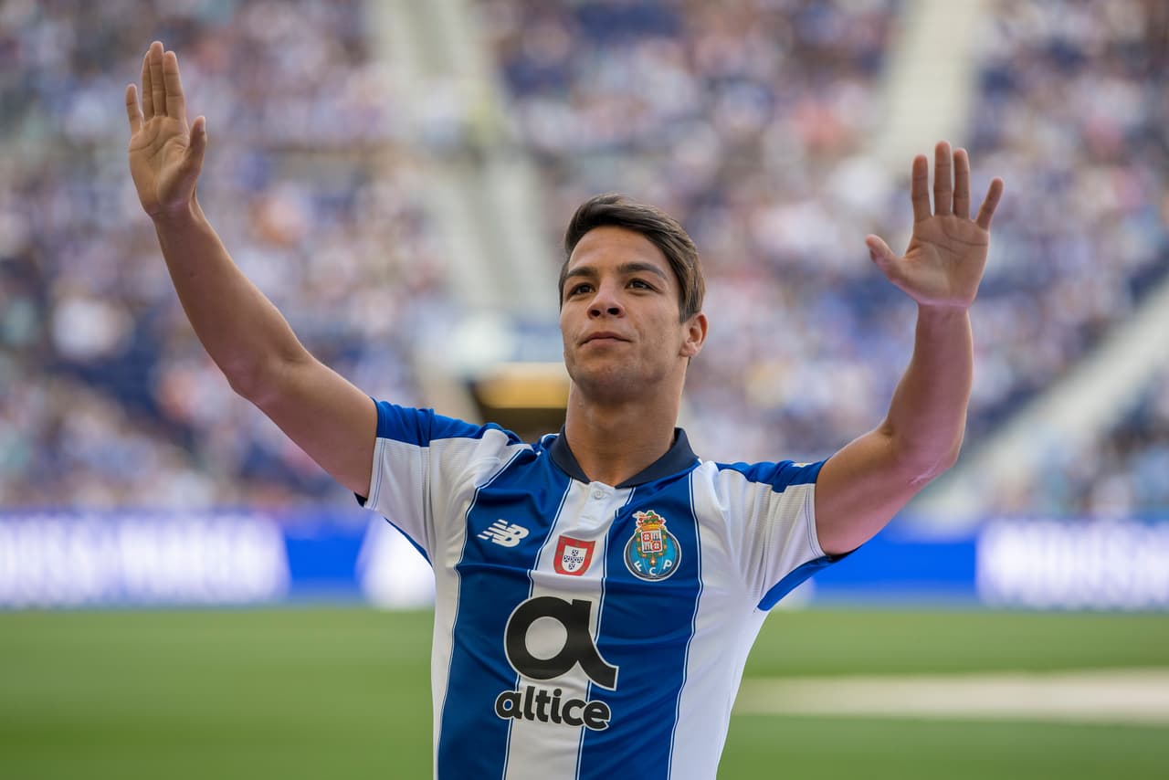 En España se asegura que Julen Lopetegui pidió a Oliver Torres para reforzar al Sevilla.