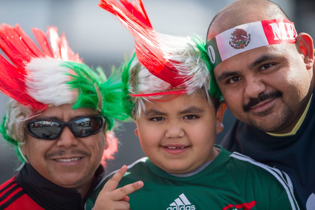 La fiesta y color de los fanáticos mexicanos prendió el ánimo para el partido del 'Tri' en el Levi's Stadium contra Islandia como preparación para el Mundial de Rusia 2018.