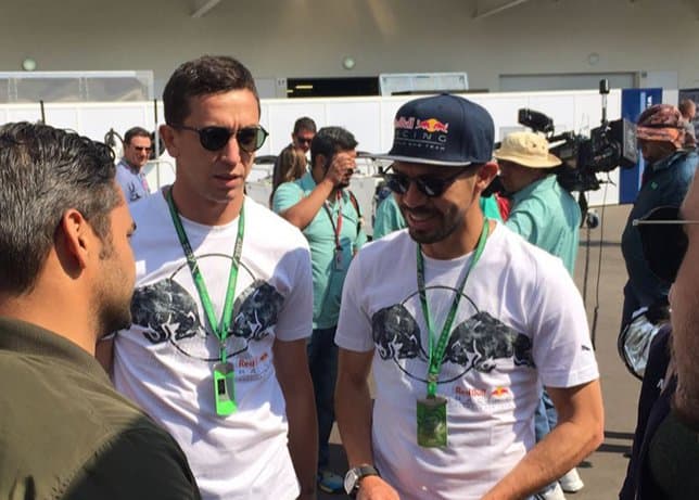 Agustín Marchesín y Oribe Peralta, jugadores del Club América, desfilaron como parte de las celebridades que asistieron a la carrera.