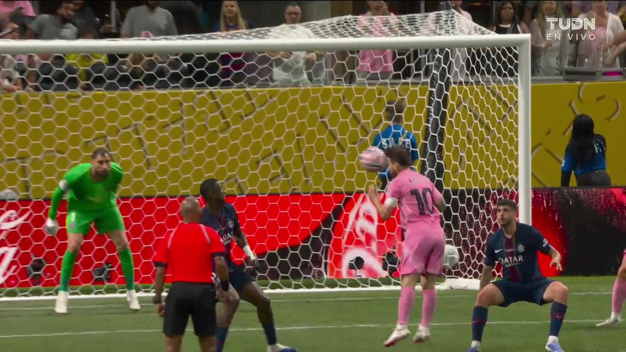 ¡Messi se pierde su gol! Donnarumma le saca el gol de cabeza