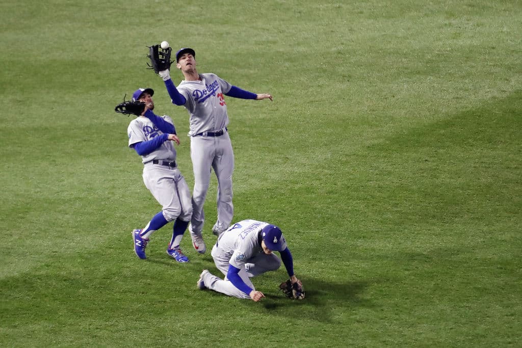 Llegó a relevar el mexicano Julio Urías en el sexto capítulo, y de 1, 2 y 3 retiró su tanda para traerle algo de calma al equipo.