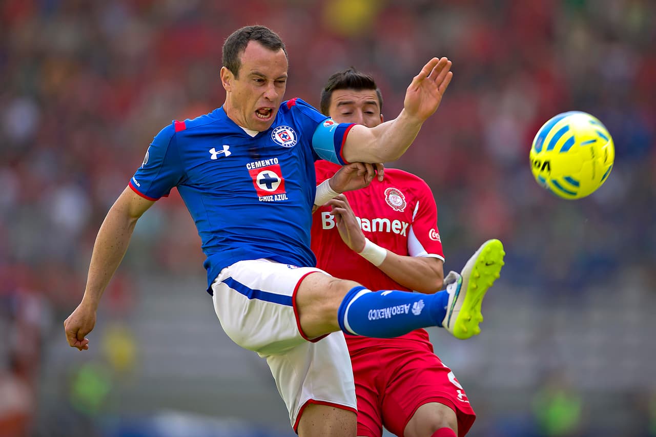 A los 7 años, Torrado comenzó a jugar futbol y encontró su amor por el deporte.