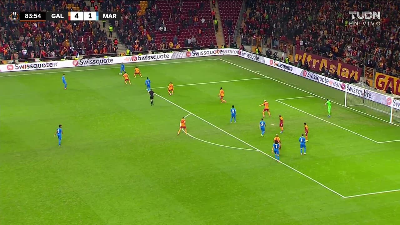 ¡GOL!  anota para Marseille. Arkadiusz Milik