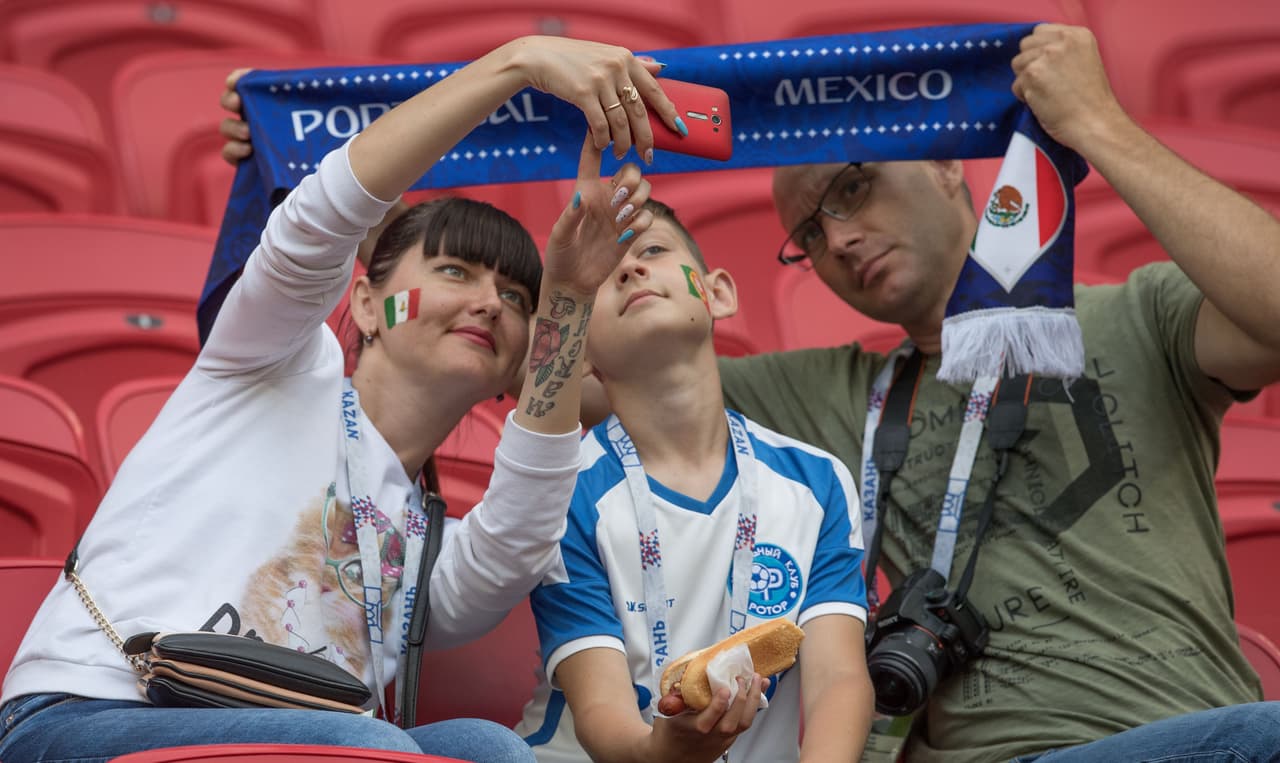 Mientras comienza el juego, una selfie para el recuerdo del primer partido de México en la Confederaciones 2017.