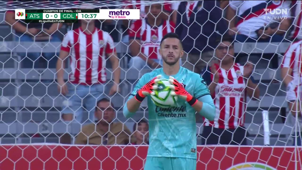 ¡TIRO ATAJADO! disparo por Roberto Alvarado.