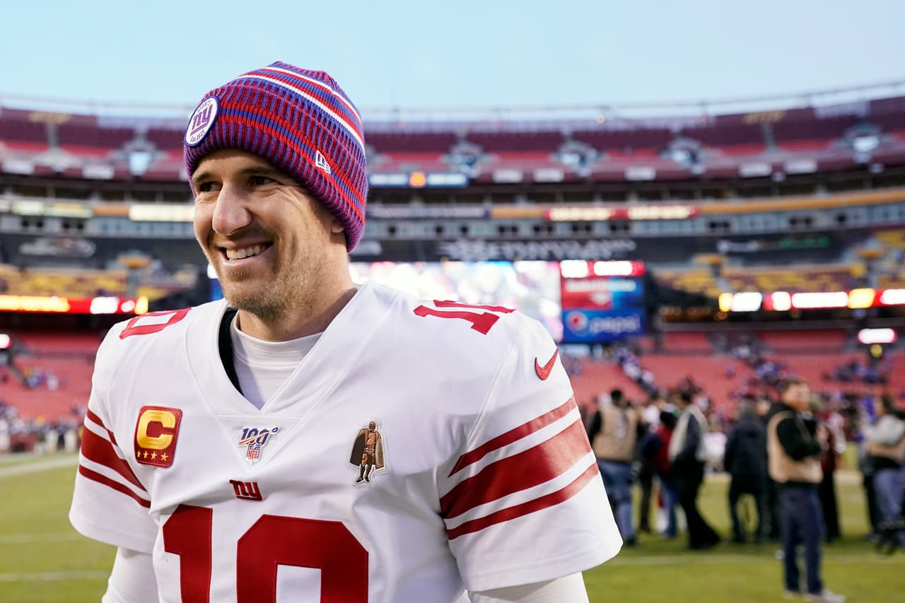 ¡Secreto revelado! Eli Manning se toma una cerveza después de cada juego