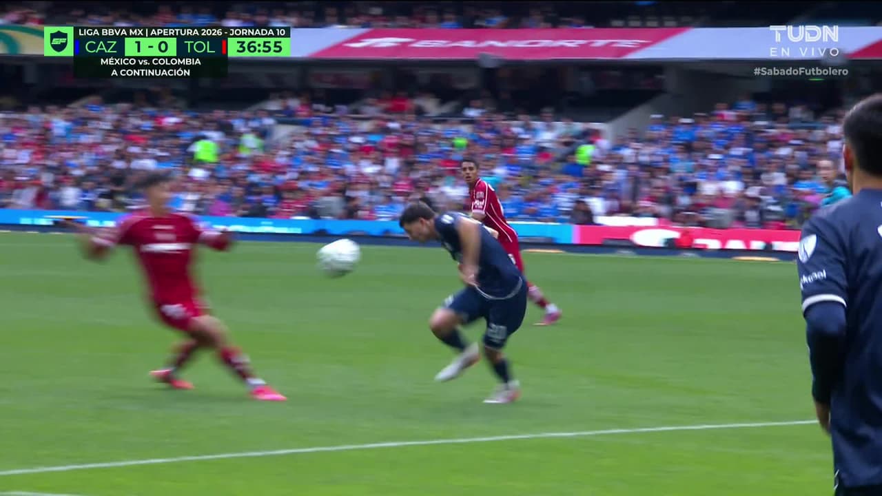 ¡GOL!  anota para Cruz Azul. Gabriel Fernández