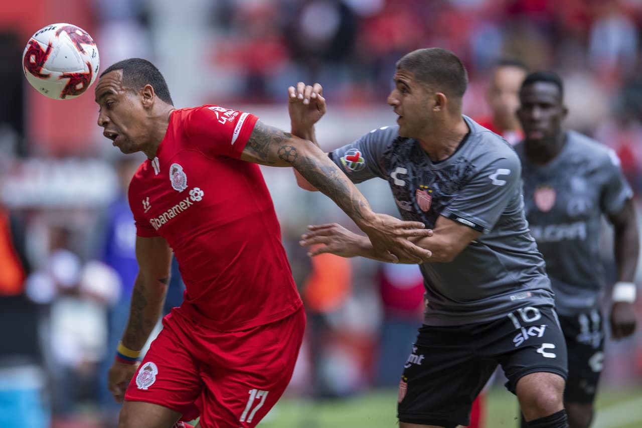 En un partido de volteretas, el Necaxa derrota a domicilio al Toluca 2-3 en un juego entretenido con gol de penal de Mauro Quiroga en el tiempo agregado.