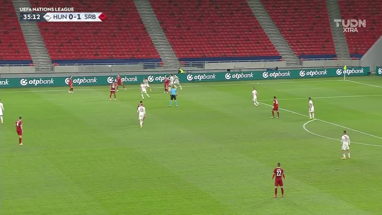 ¡TIRO ATAJADO! disparo por Dominik Szoboszlai.