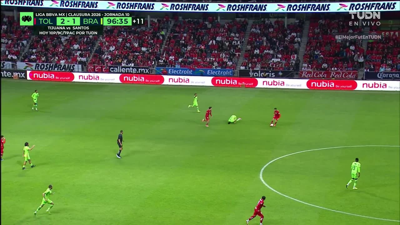 ¡TIRO ATAJADO! disparo por Homer Martínez.