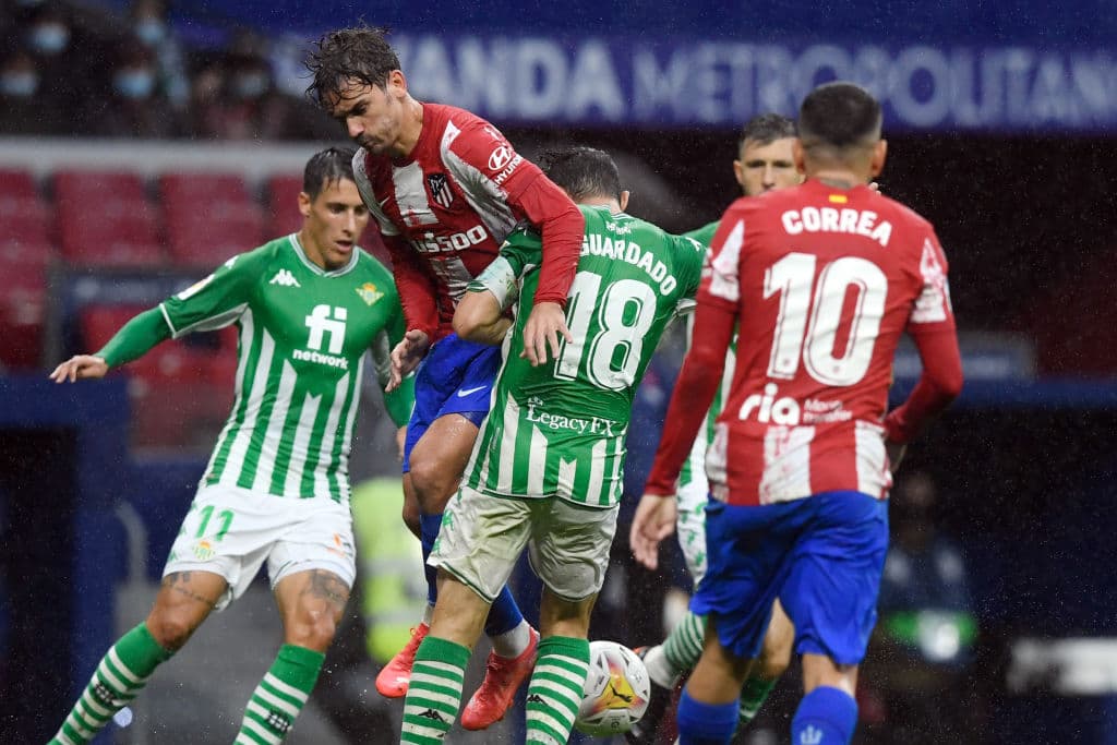 Los colchoneros no dejaron respirar al conjunto sevillano y terminan goleandolos 3-0.